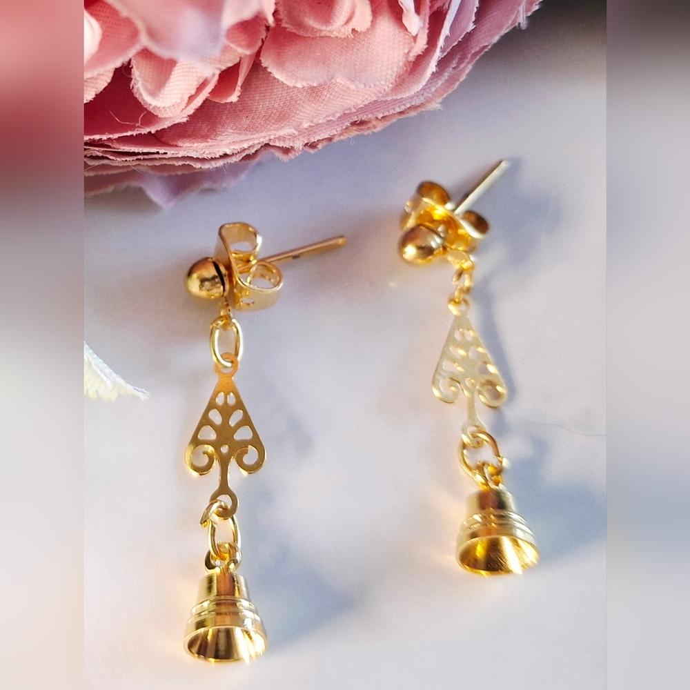 Vintage 80s Pretty Gold Dangle Earrings